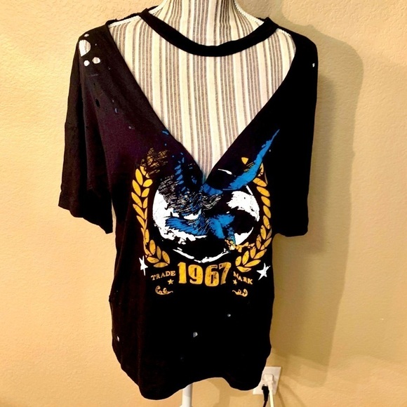 Source Unknown Tops - Distressed Top Large Black with Gold & Blue Graphic Eagle 1967 🦅 Cutout Holes